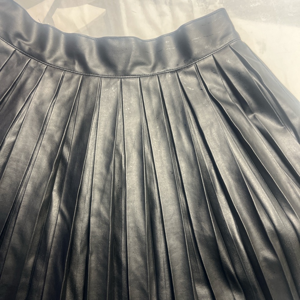 New Elegant black Pleated Skirt - size S